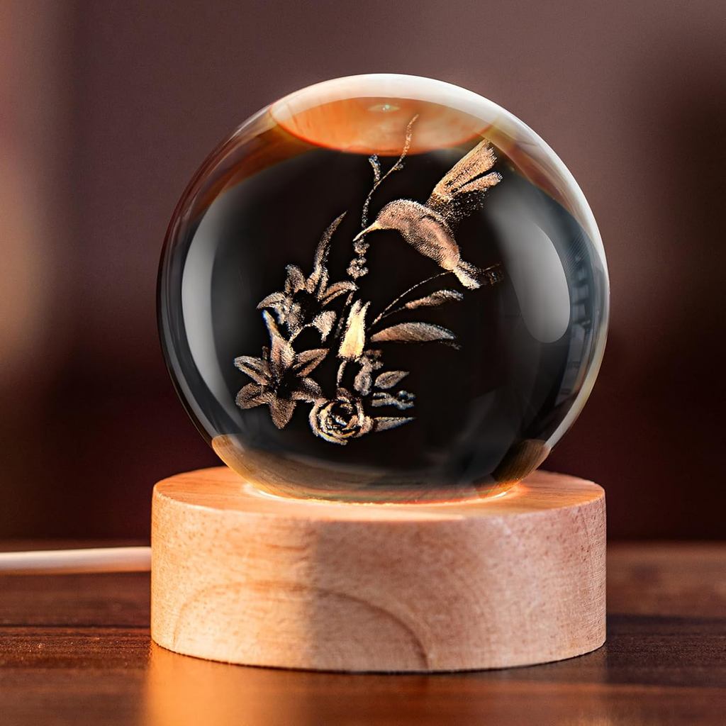 Bola de Cristal 3D IFOLAINA com Beija-Flor e Base de Madeira Iluminada, 2,36" - Globo Decorativo de Vidro com Beija-Flor