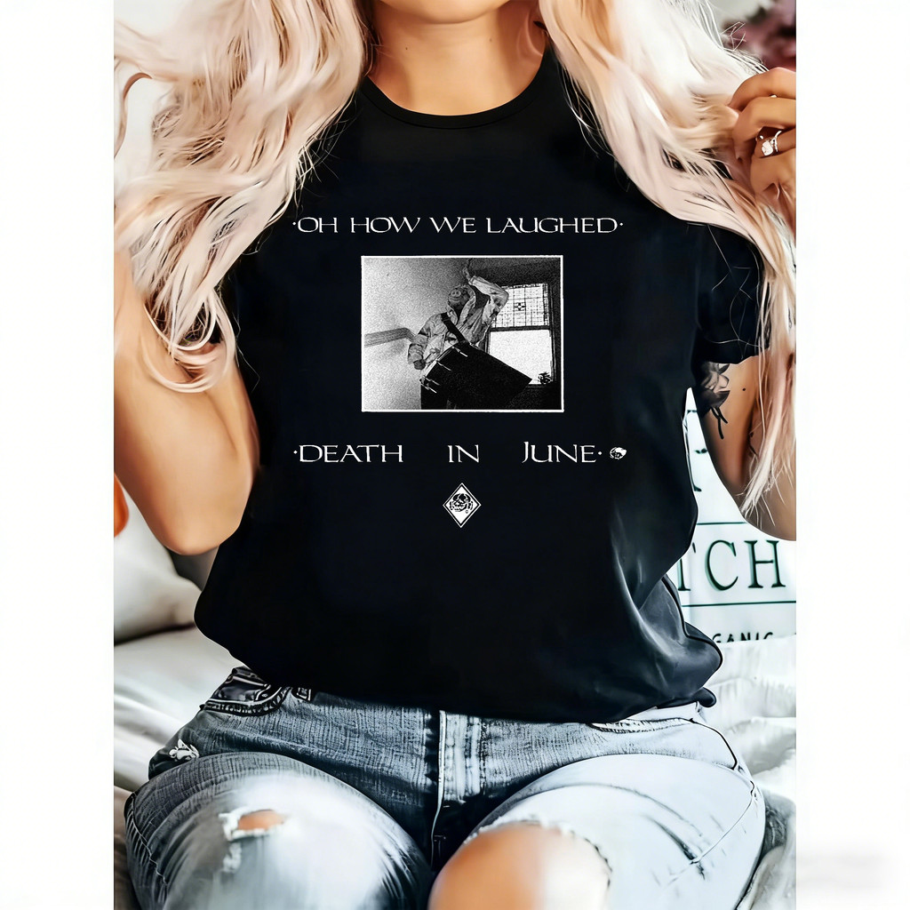 Camiseta Feminina Música Rock Estampa Personagem Drum Player Cinza Branco Moderna Estilosa Confortável Moda Feminina