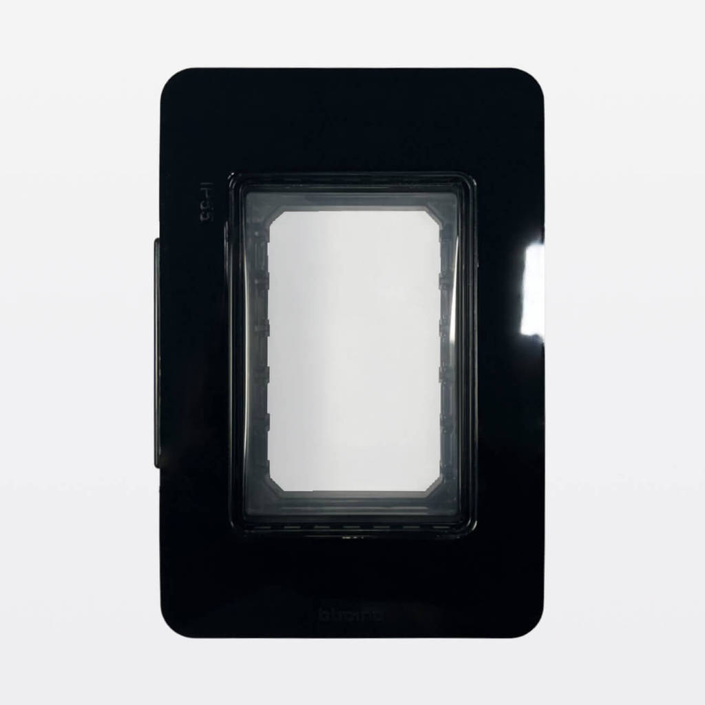 Placa Estanque IP55 3 Modulos Preta Matix Go Legrand Bticino 28603B