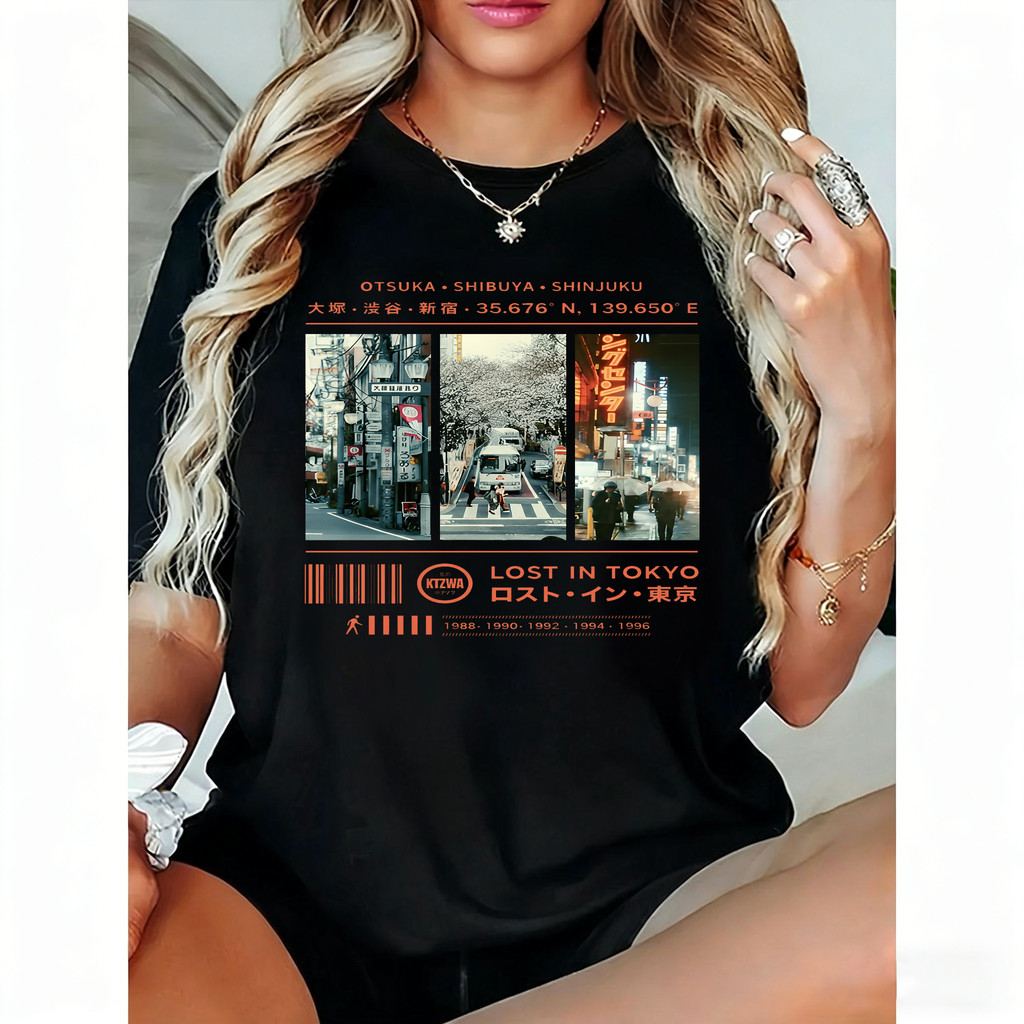 Camiseta Feminina Lost in Tokyo Estampa Retrô Cenas Urbanas Japonesas Moderna Elegante Confortável Tendência