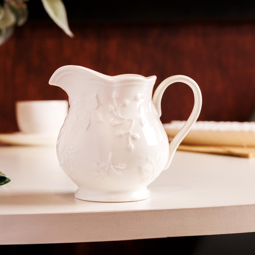 Leiteira Lyor Butterfly Flower Porcelana Branca 250ml em Oferta na Shopee