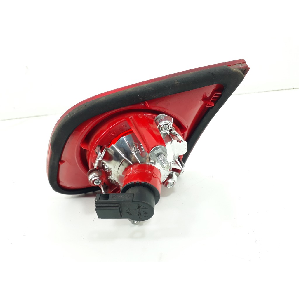 Lanterna Esquerda  Da Tampa Traseira Volkswagen Passat 2010 Direito Vermelho