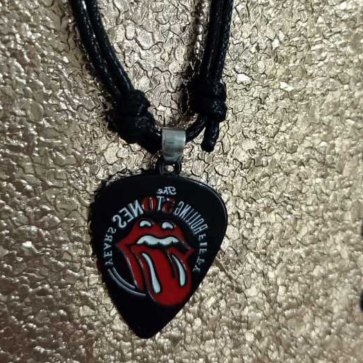 Colar Pingente Palheta Banda de Rock Rolling Stones