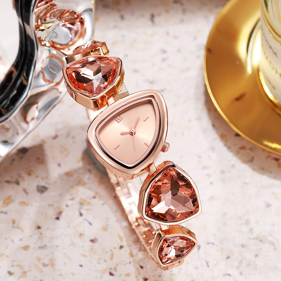 Novo e elegante relógio feminino de luxo leve e de alta qualidade, com design irregular e incrustações de diamantes, rel