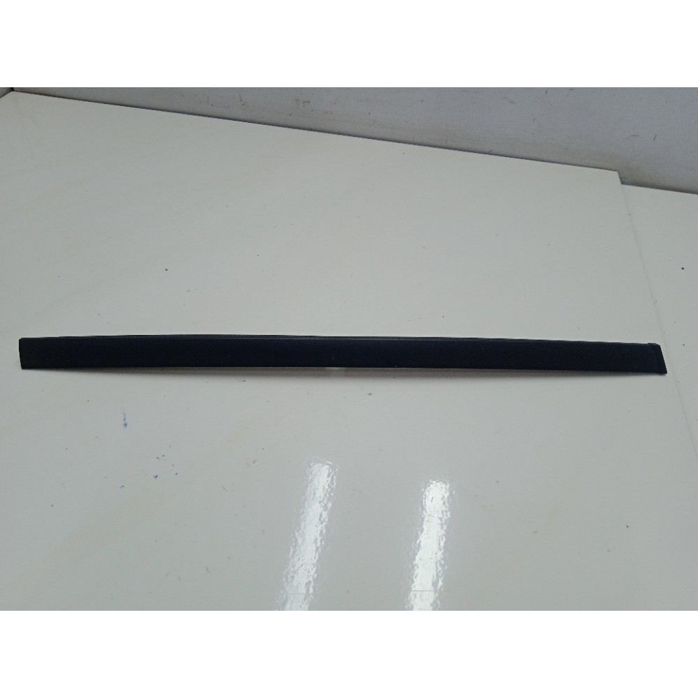 Acabamento Friso Vidro Fixo Traseiro Direito Corolla Cross Preto
