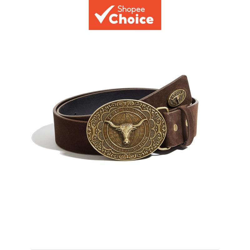 Um cinto feminino de estilo cowboy ocidental com estampa em alto relevo de crânio de vaca, em couro sintético, perfeito
