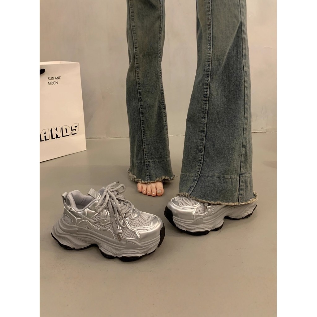 Venda quente de sola grossa aumentando papai sapatos femininos verão pequeno Fellow Street 2026 novo estilo europeu prat