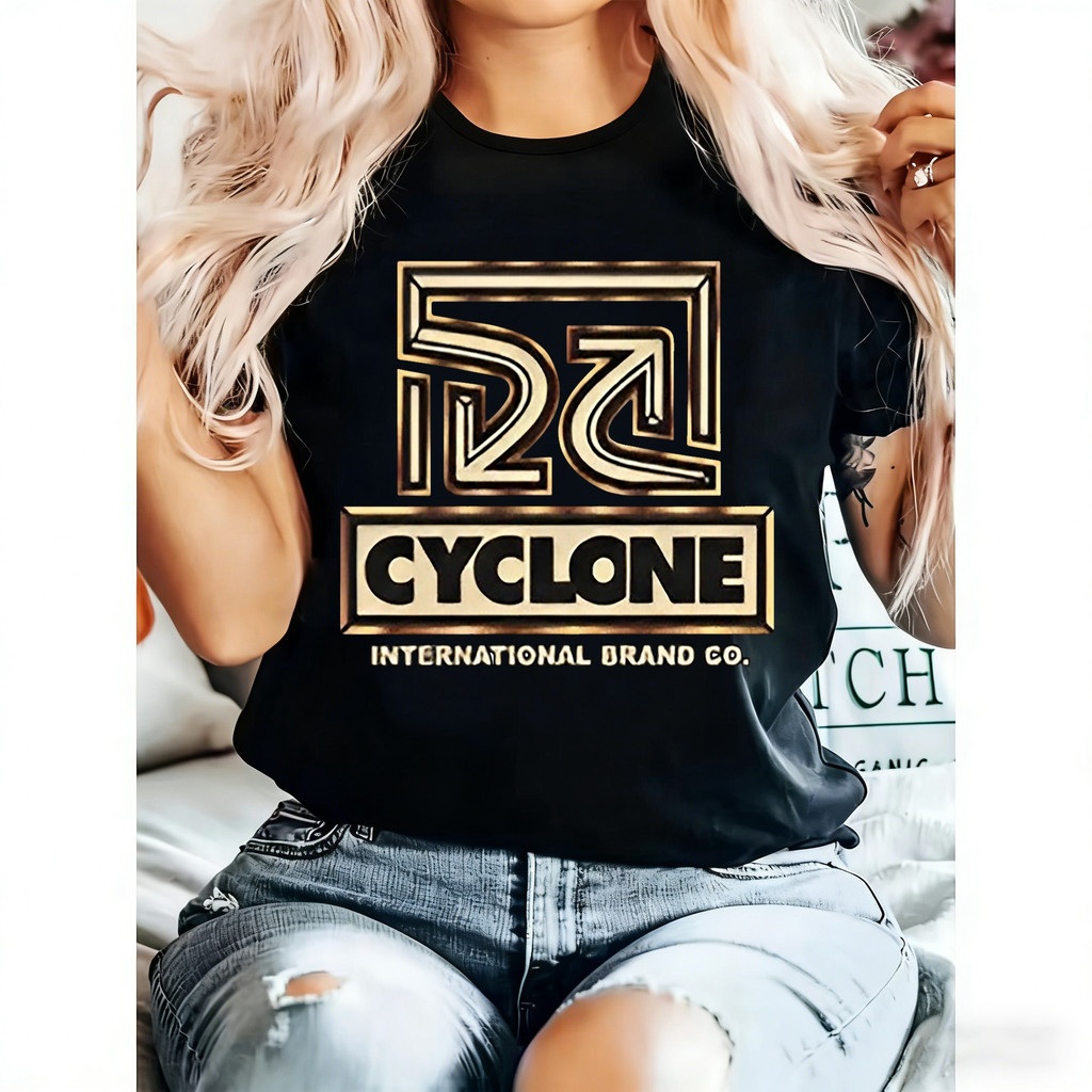 Camiseta Feminina Estampa Logotipo Cyclone Internacional Brand Co Estilo Moderno Elegante e Estiloso Moda Feminina