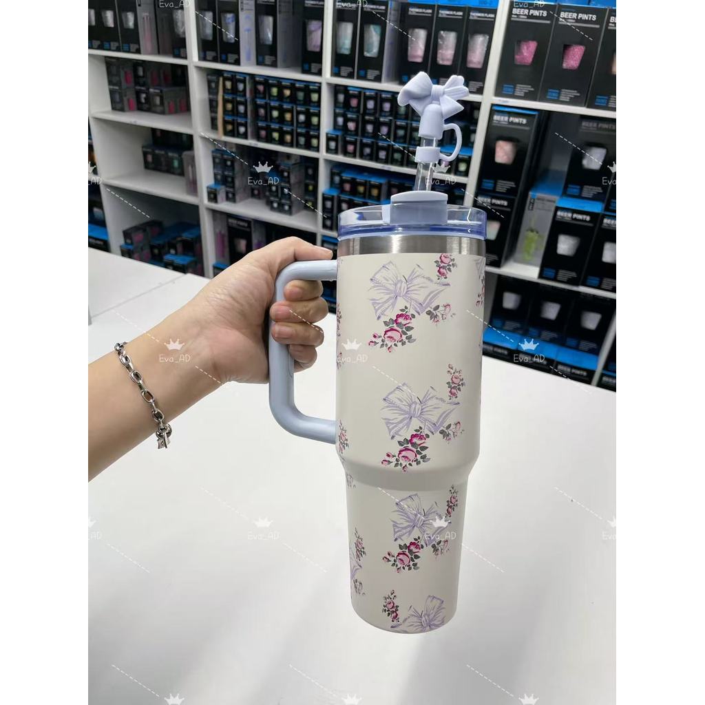 Caneca Térmica de Aço Inoxidável de 1200ml com Alça e Tampa com Canudo, Design Gravata Borboleta