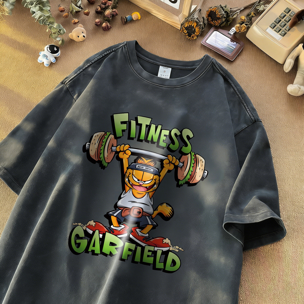 MD Camiseta feminina esportiva de manga curta com estampa do Garfield em formato de haltere.0413