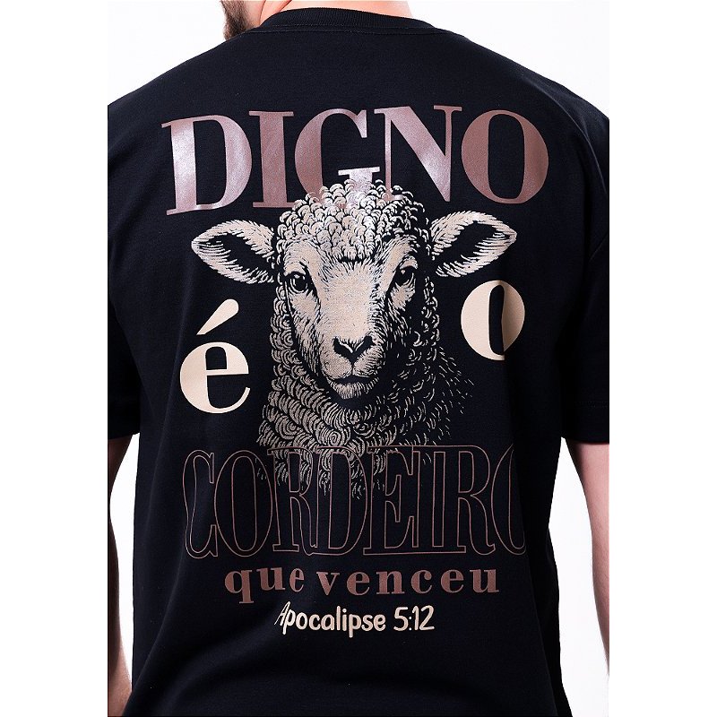 Camiseta Cristã na cor preta moda OVERSIZED frase DIGNO É O CORDEIRO unissex estilosa