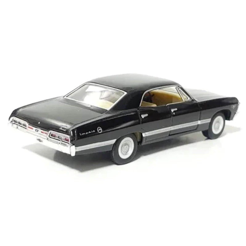 Miniatura Chevrolet Impala 1967 Réplica de Carro Antigo Colecionável em Metal com Detalhes Realistas