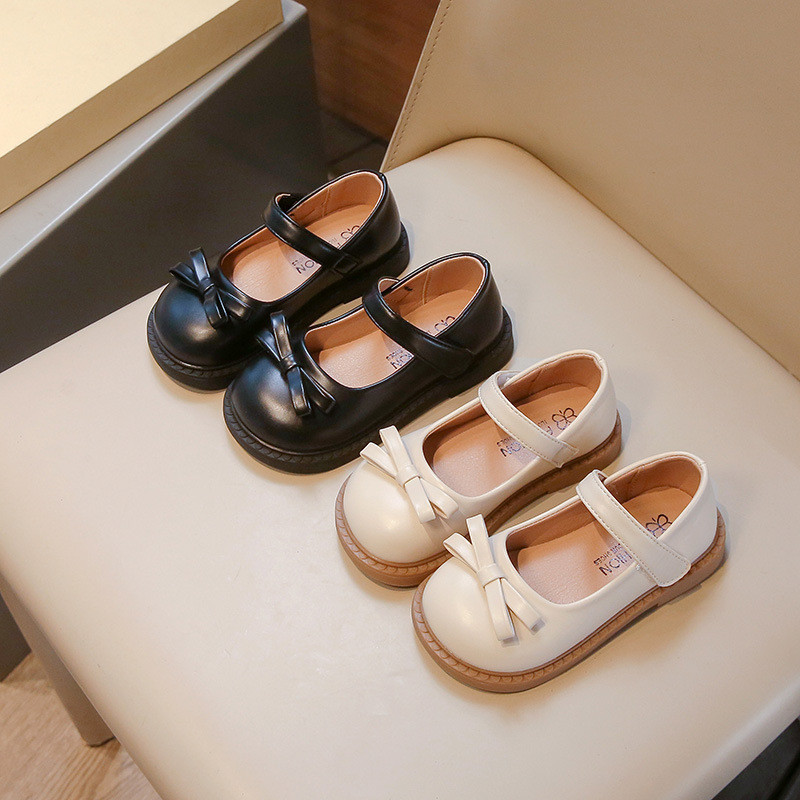 Sapatos de couro das meninas 2024 novos sapatos de princesa com sola macia, antiderrapante e casual