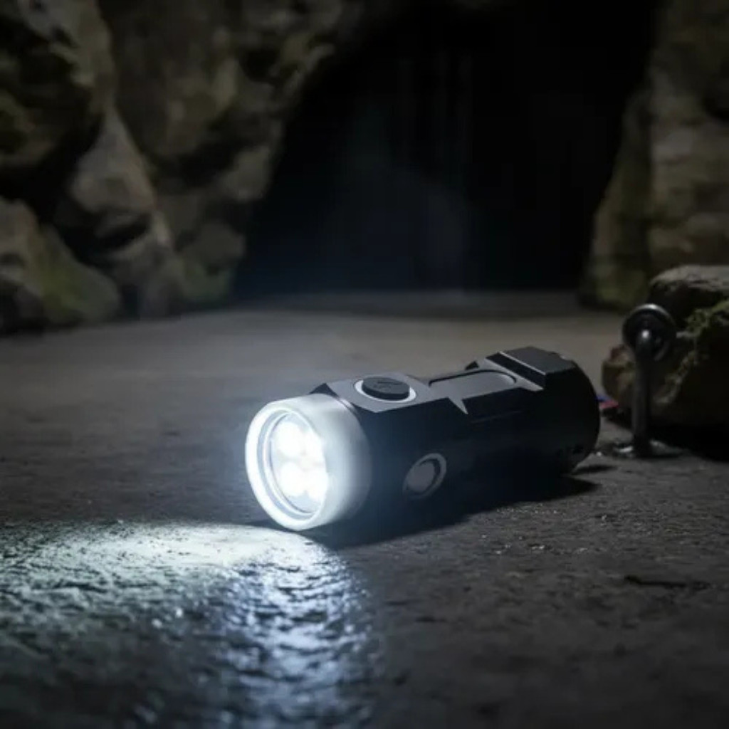 Mini Lanterna Tática Original Portátil Recarregável com Imã Oferta