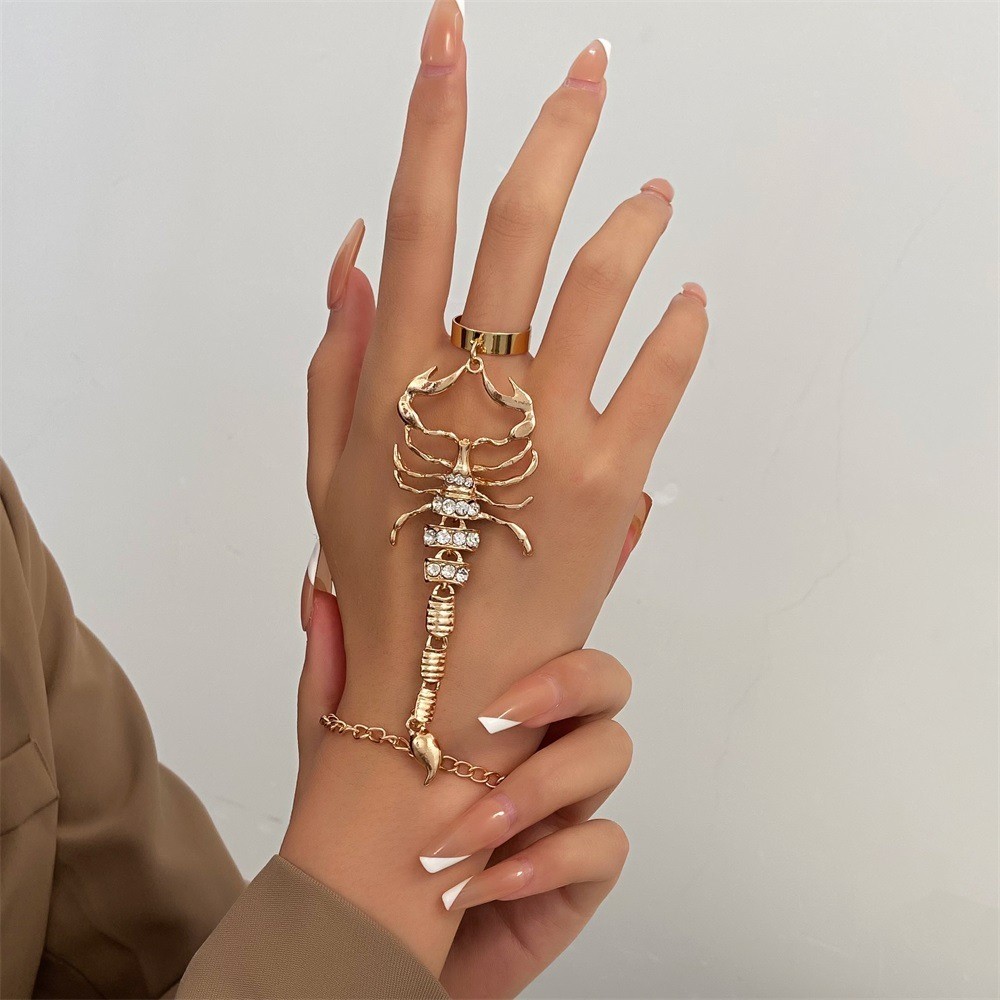 Pulseira De Metal Exclusiva E Moderna , Dedo De Escorpião Tridimensional Microincrustado Exagerado F