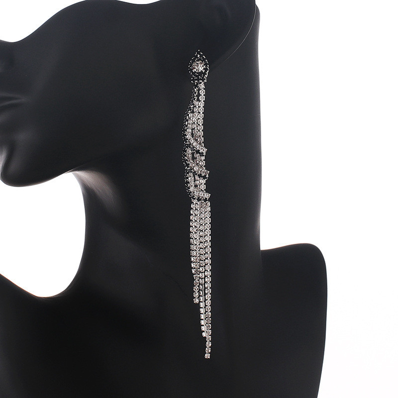 R RUBY * Nova chegada preto e branco diamante longo borla brincos exclusivos piscando diamante elegante brincos E699