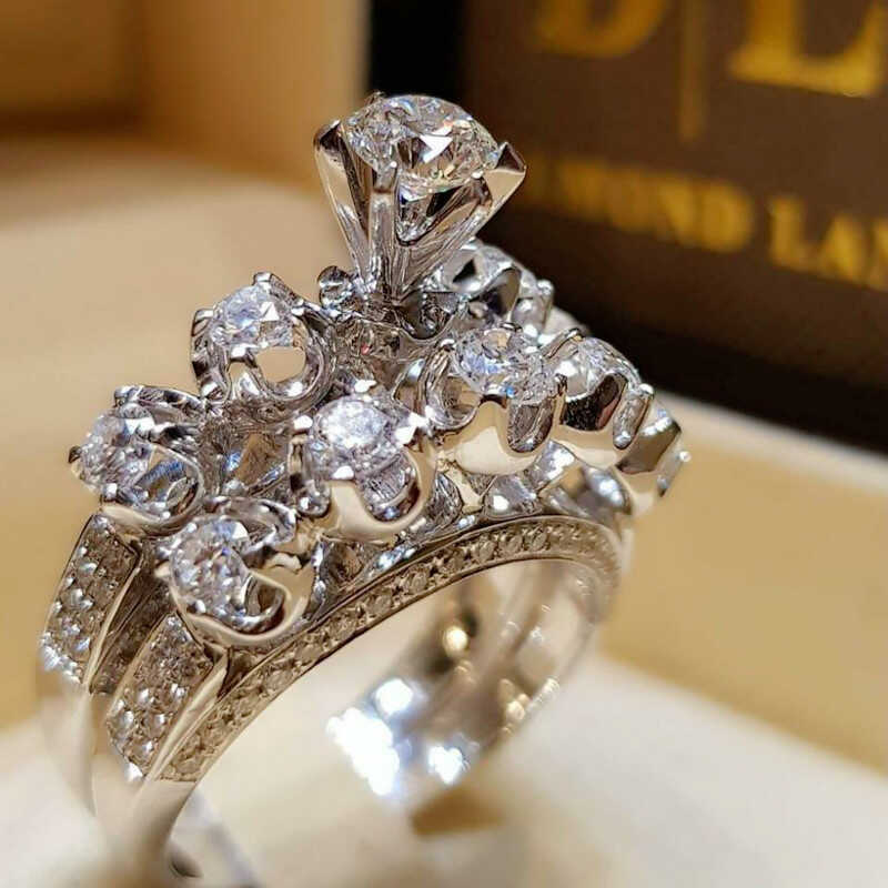 Lindo anel novo estilo criativo oco diamante anel de noivado simulação anel de diamante banquete de casamento presente