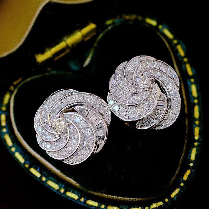 Ruby * elegante High-End zircão brincos rotativos 2026 novo estilo na moda luz brincos de luxo piscando diamante brincos