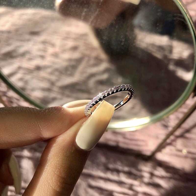 Lindo anel High-End senhoras moda anel ins casal anel única fileira anel de diamante presente