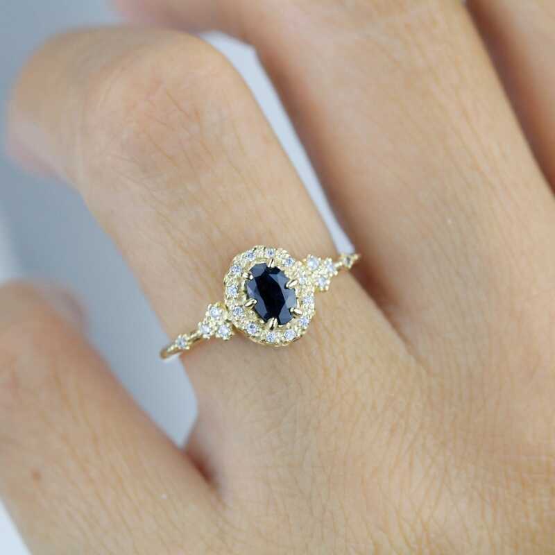 Lindo anel tribunal francês banhado a ouro incrustado obsidiana anel simples moda anel de diamante Tem novo estilo anel 