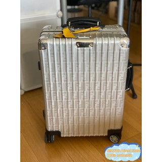 Rimowa x Fendi Cabine De Bagagem Modelo De Junta De Liga De Alumínio Prateado De 21 Polegadas 7VV133
