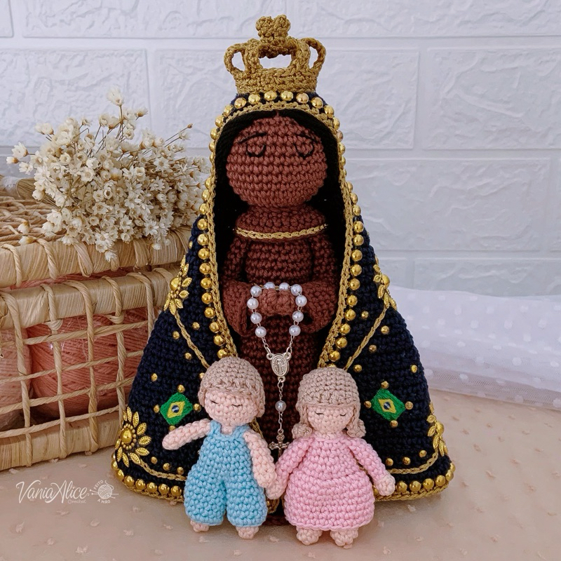 Nossa Senhora Aparecida em Crochê com 2 Criança s Personalizadas Santa Artesanal Decoração Religiosa Católica