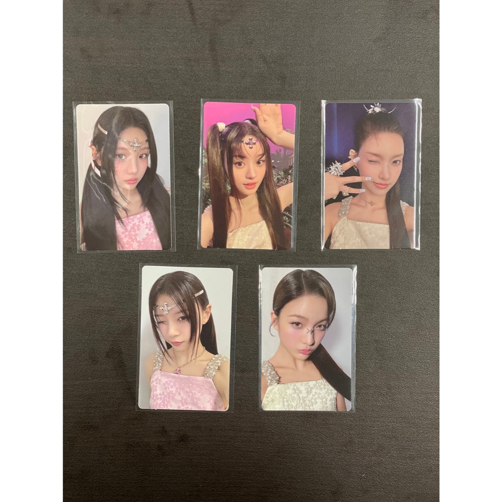 [READY STOCK] ILLIT - 3RD MINI ALBUM BOMB WEVERSE POB PHOTOCARD em Oferta na Shopee