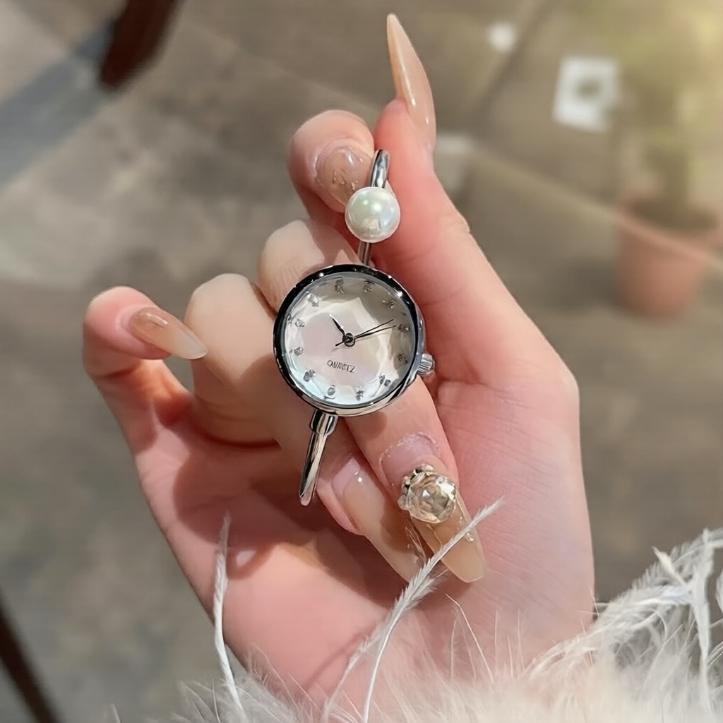 Relógio de pulso elegante com pulseira de pérola e mostrador com diamantes em Oferta na Shopee