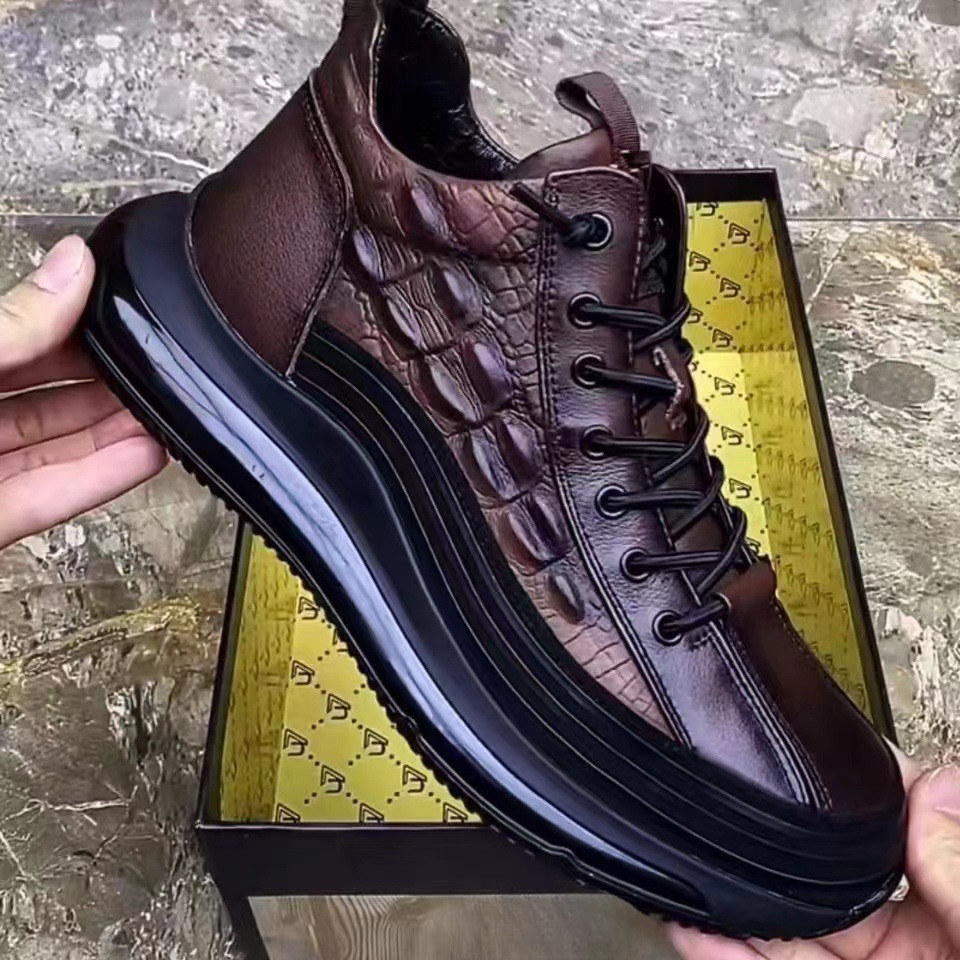 Novos sapatos casuais masculinos estilo britânico, Design preto de sola grossa, moderno e estilo de cano baixo.
