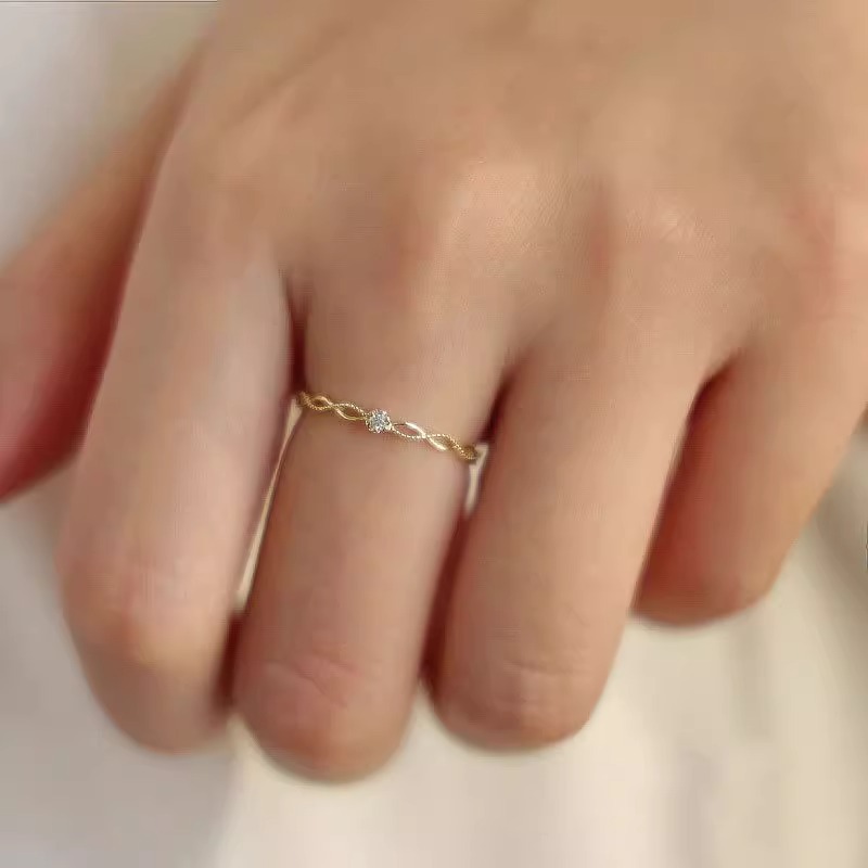 Anel Aberto em Torção Oca Minimalista Vintage - Joia Elegante para Mulheres