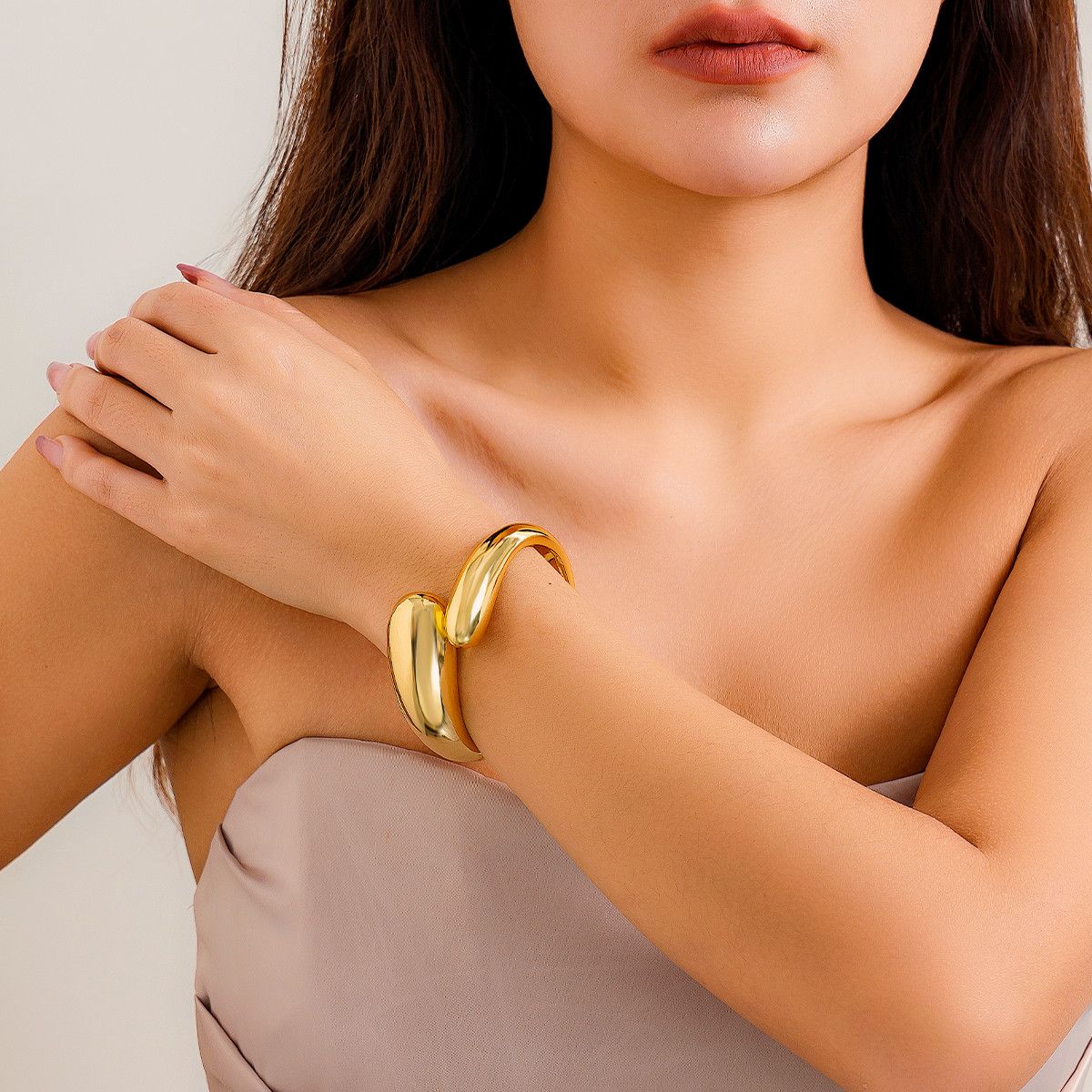 Pulseira de Ressina CCB Criativa com Gota Dourada para Mulheres - Bangles para Presentes.