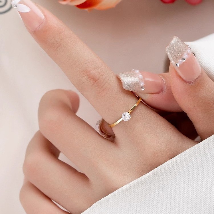 Anel Solitário em Aço Titânio Dourado para Mulheres - Joia Minimalista de Moda para Escritório, Presente.