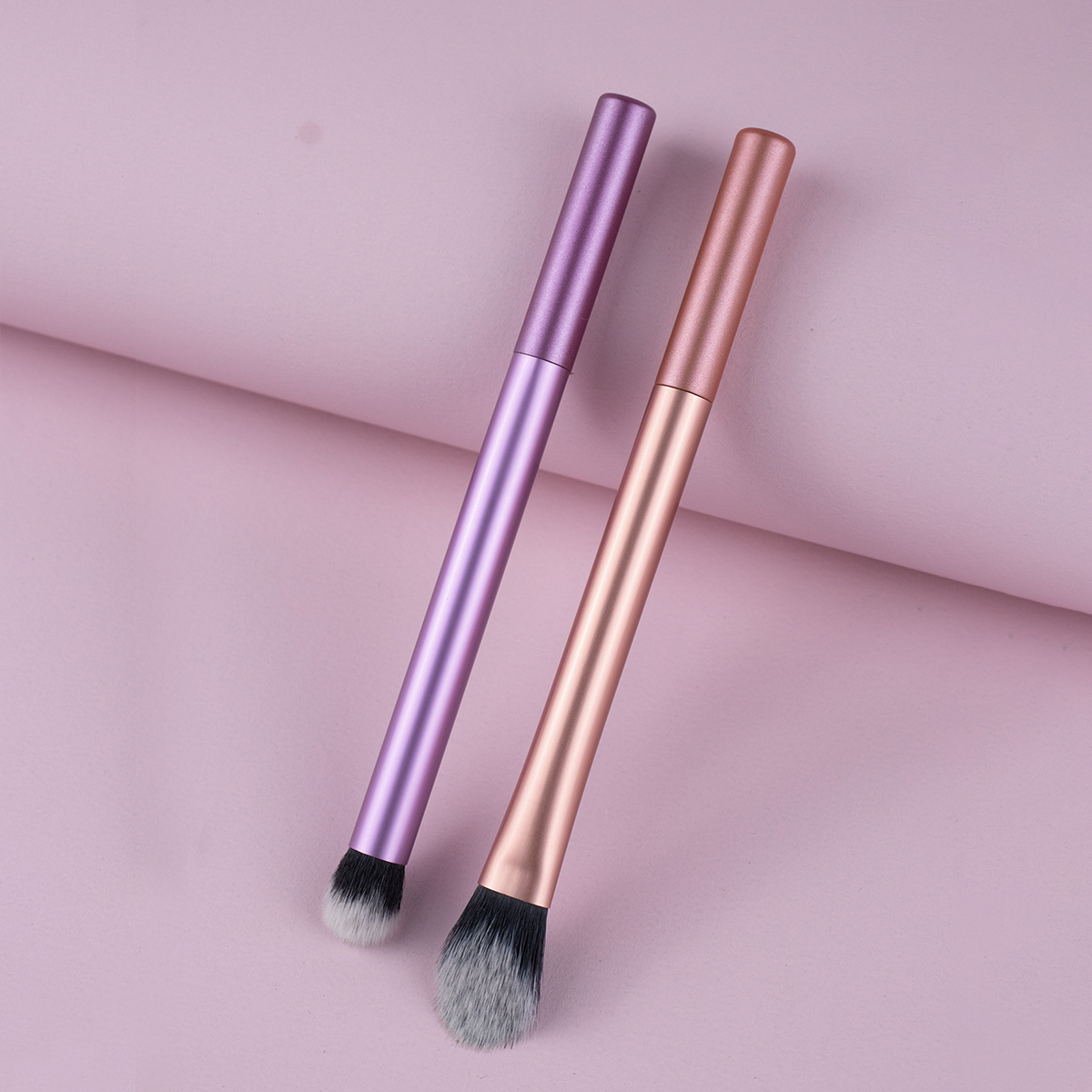 Conjunto de pincéis de maquiagem de duas peças Orange Concealer Brush & Purple Highlighter Brush