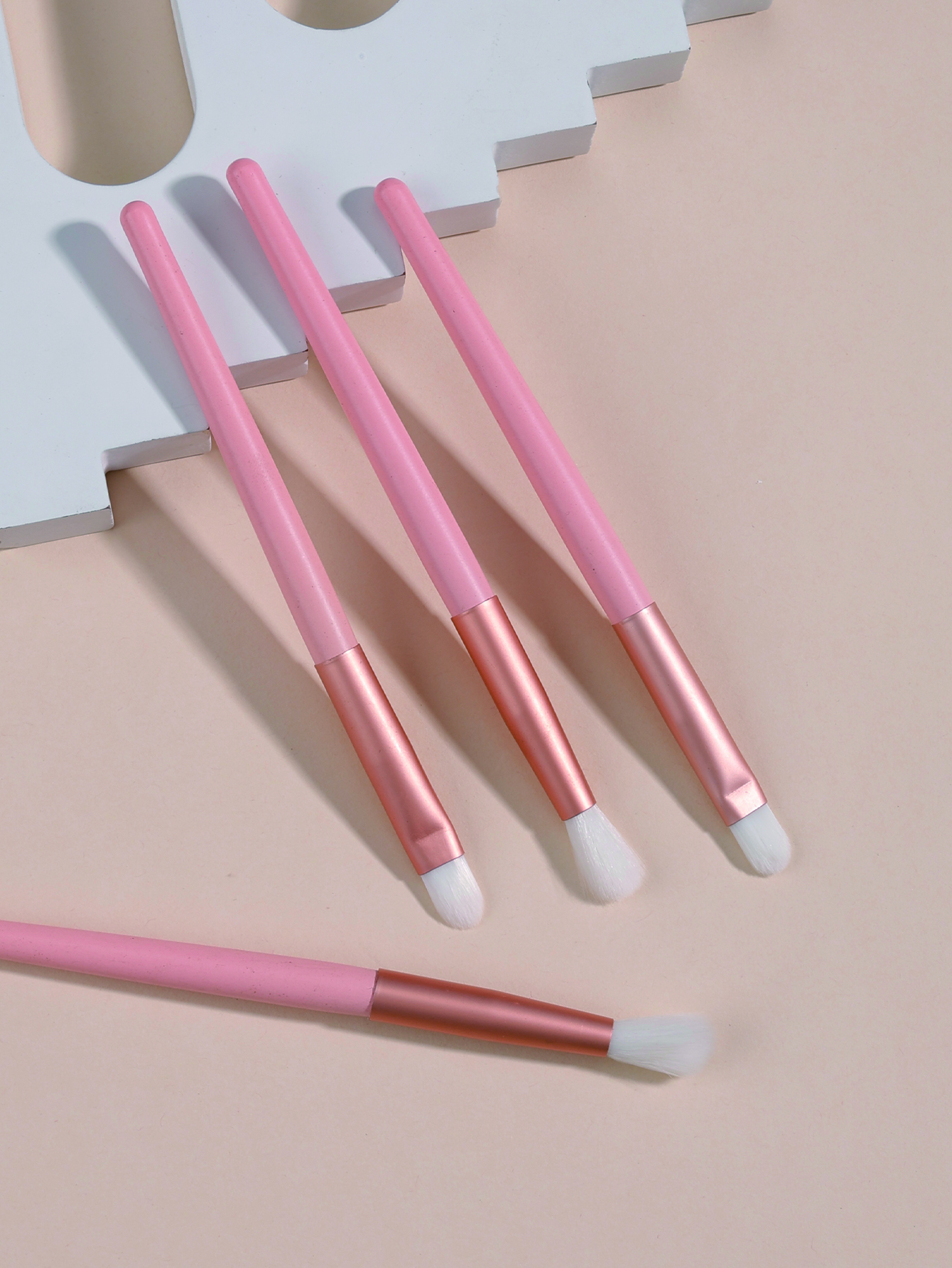 Pink 4-Piece Set Makeup Brush Escova de Maquiagem Eyeshadow Escova Labial Escova Oblíqua para Sobrancelhas Escova para Sobrancelhas opp Bag Nude Packaging