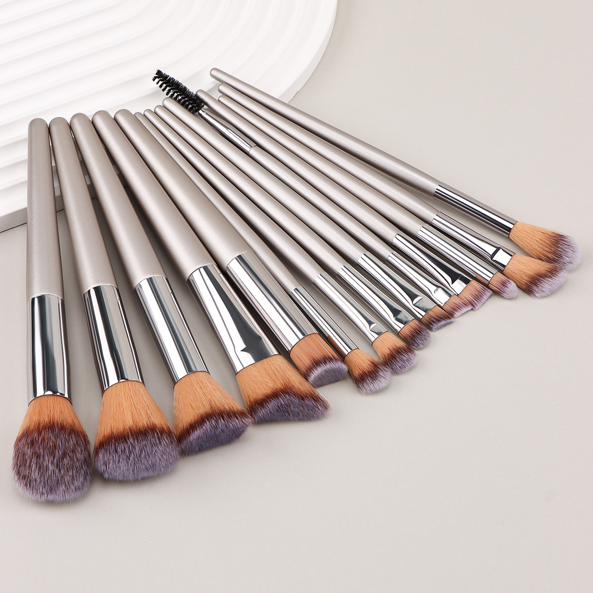 14 Pcs Champagne Color Makeup Brush Set Escova de Maquiagem Eyeshadow Brush Loose Powder Escova de Pó Conjunto de Escova de Pó Maquiagem Viagem Estilo Conveniente