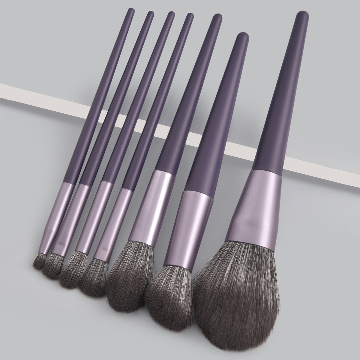 7 Pcs Purple HighQuality Cross-Border Hot Sale Conjunto de escovas de maquiagem profissional inclui escova Blush Loose Powder Brush Eyeshadow Escova corretiva Escova de manchas Eyeliner Escova para sobrancelhas etc Fábrica