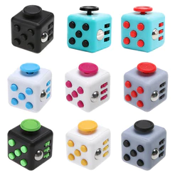 1pc Rubik's Cube Toys Ajudam A Aliviar O Estresse Para Adultos E Crianças