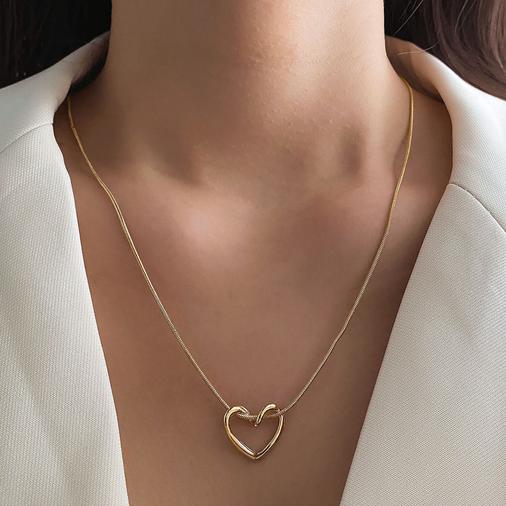 Simples Doce estilo coreano estilo ins Style Hollow Heart Rope Chain Necklace Pendant Gift para Namorada Presente de Férias