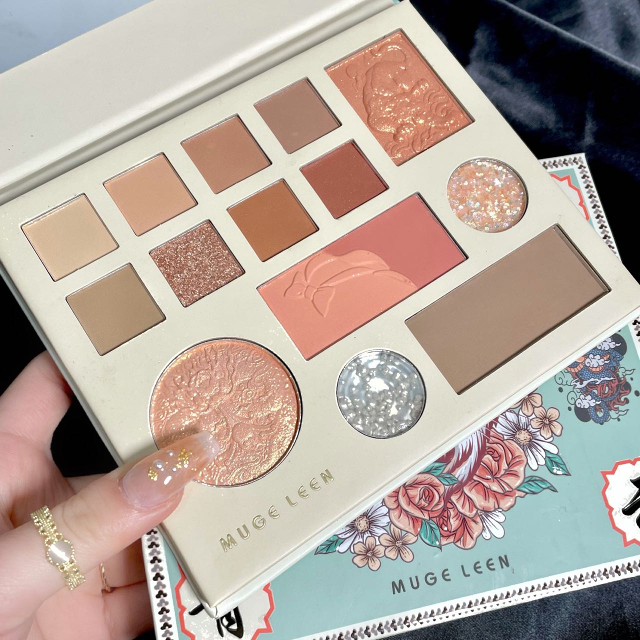 MUGELEEN Paleta De Sombras Limitadas Do Ano Tigre De 14 Cores Peroladas Foscas Cor Suave Da Terra , Completamente O Sufi