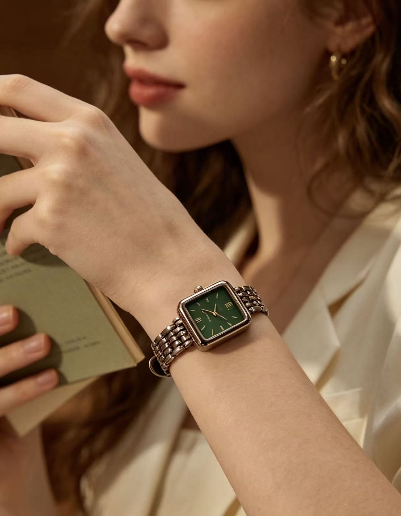 Relógio Feminino Retrô Esmeralda Quadrado Quartzo Mostrador Romano Requintado Design Pequeno