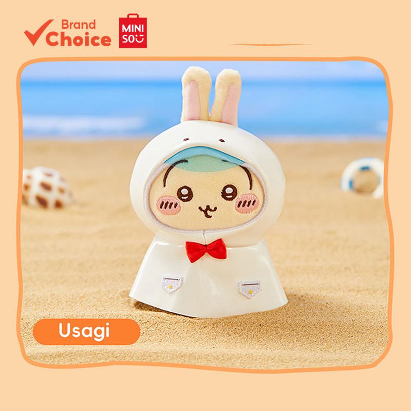 MINISO  chiikawa “série de verão” - encantador chaveiro de bolsa de capa de chuva usagi adorável e brincalhão, 9 cm ×