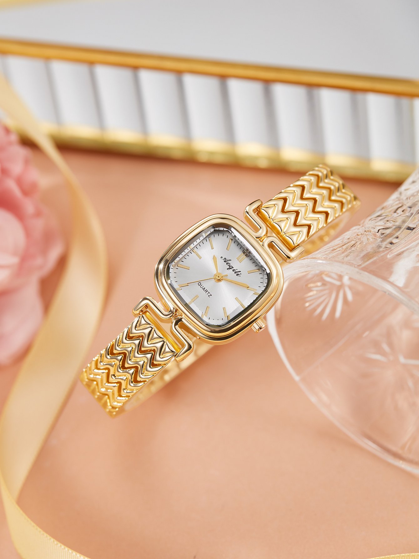 Relógio de Pulso Feminino Dourado Elegante Relógio de Pulseira Pequeno Quadrado Relógio de Moda Relógio de Luxo