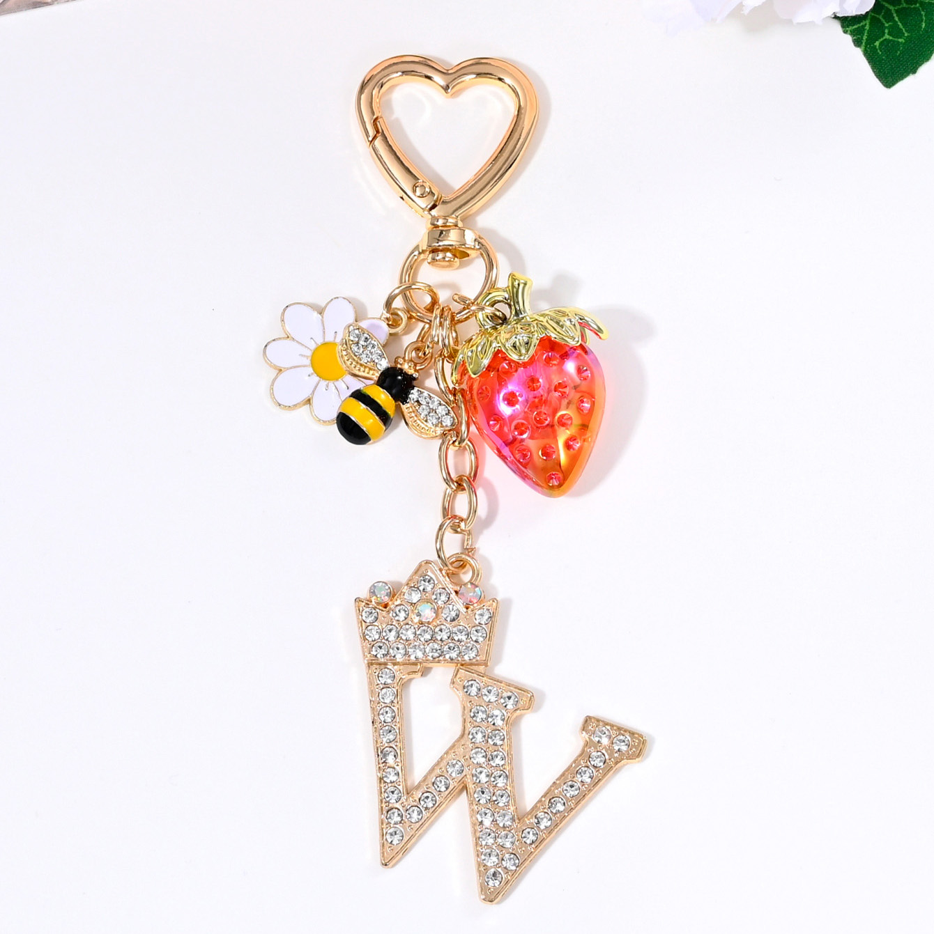 Chaveiro de Abelha de Morango Colorido Fashion com Coroa de Diamante Água, 26 Letras do Alfabeto Inglês, Pingente