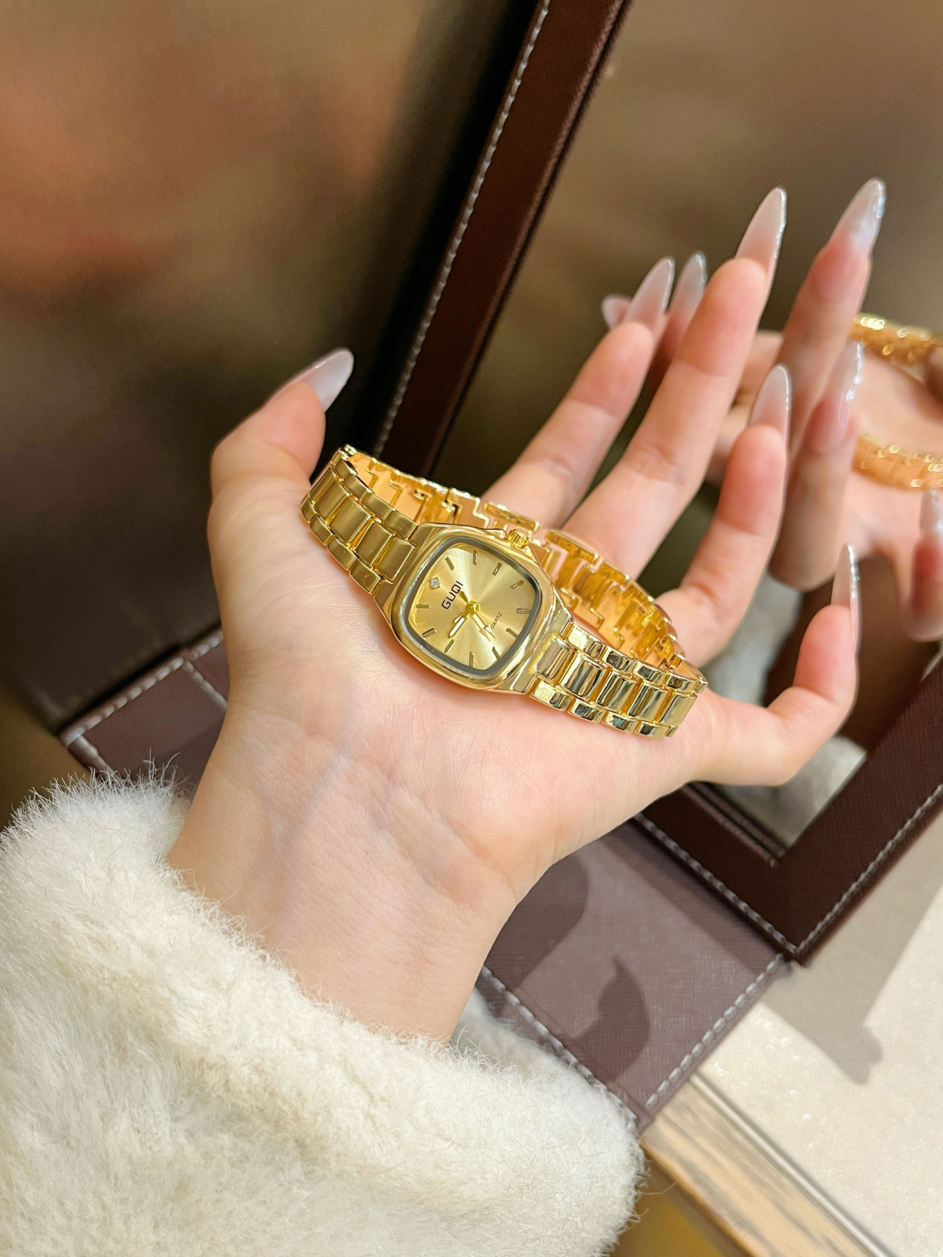  Relógio Feminino Dourado Relógio de Pulso Vintage Pulseira Relógio de Mostrador Quadrado Pequeno Elegante Mini Relógio