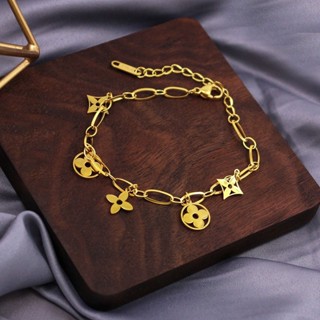 Ht Pulseira de Aço Titânio folheado a ouro 18K Gold Hollow Clover Pulseira Fêmea Japonesa Coreana Leve Diamante de Luxo Pequena Flor de Aço Inoxidável Pulseira Colorfast