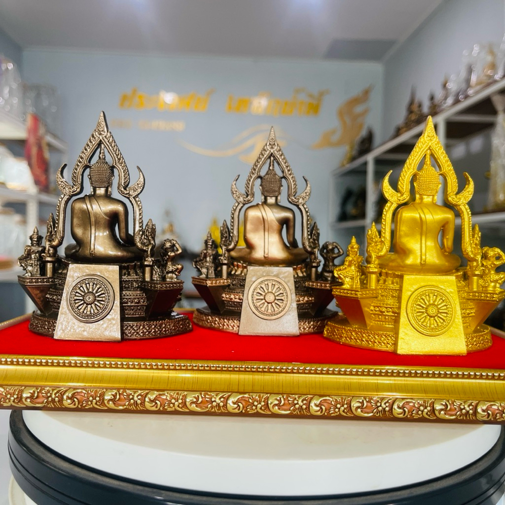รูปสินค้า พระพุทธชินราช แร่เหล็กน้ำพี้ ขนาดเล็ก พร้อมเครื่องราง