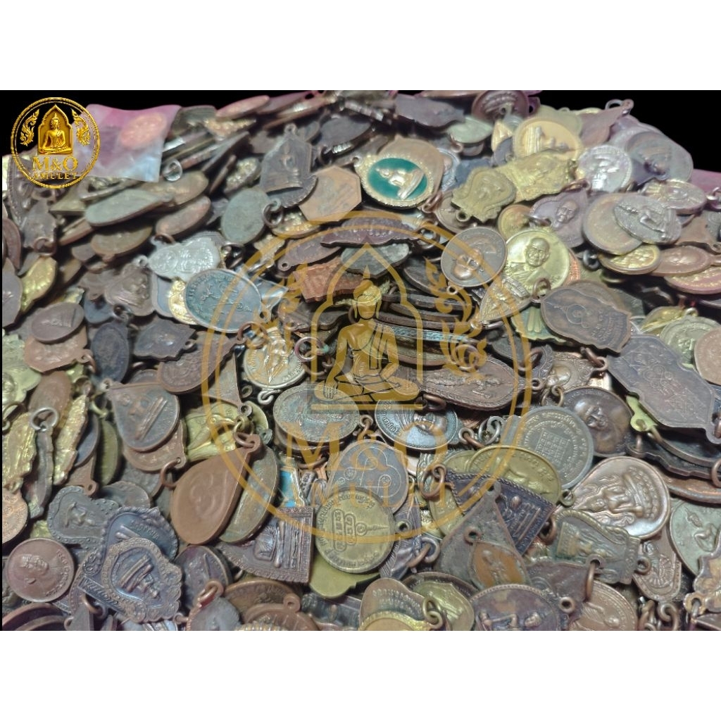 รูปสินค้า ชุดพระเครื่องคุ้มค่า 20 เหรียญ เนื้อโลหะ 99 บาท