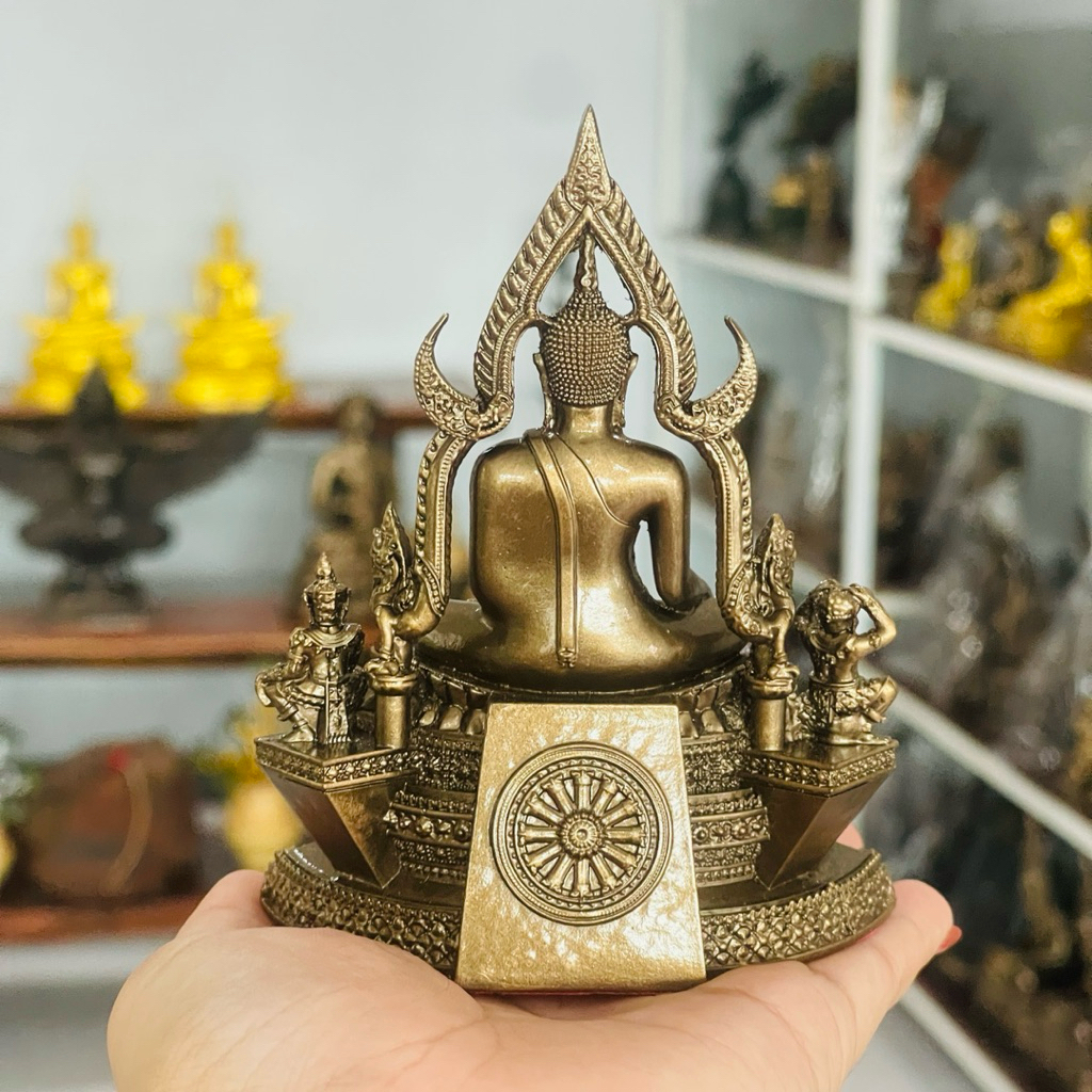 รูปสินค้า พระพุทธชินราช แร่เหล็กน้ำพี้ ขนาดเล็ก พร้อมเครื่องราง
