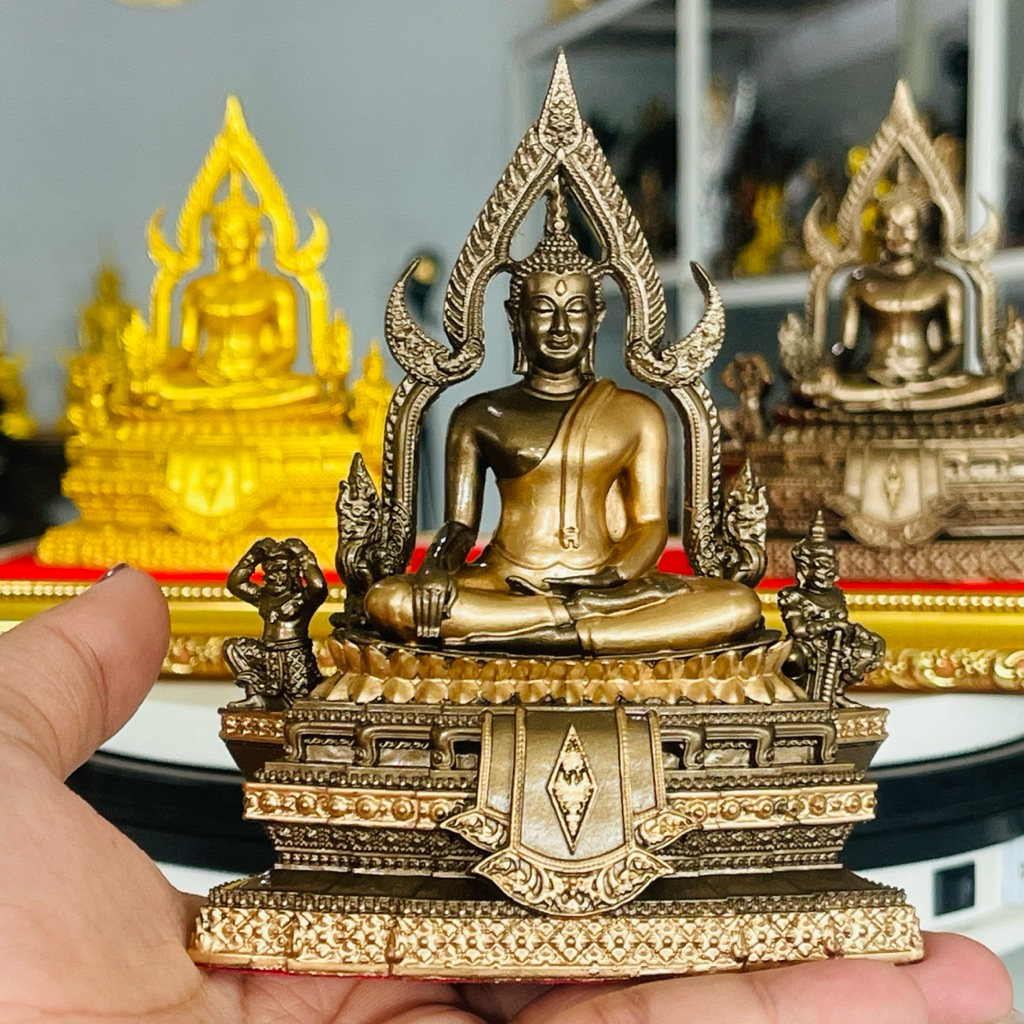 รูปสินค้า พระพุทธชินราช แร่เหล็กน้ำพี้ ขนาดเล็ก พร้อมเครื่องราง
