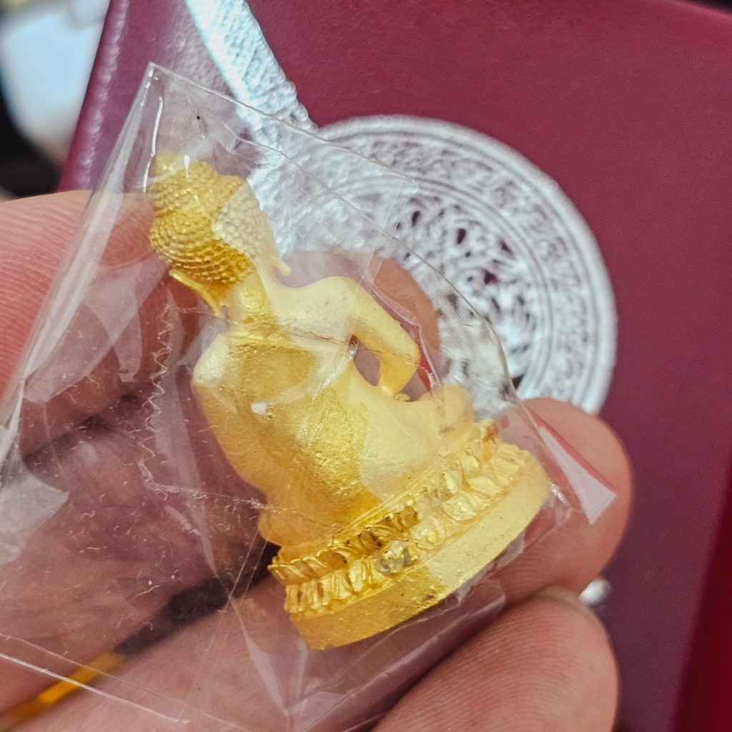 รูปสินค้า พระกริ่งนิรันตราย ชุบทอง พร้อมกล่องหนัง